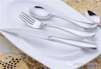 飯碗很重要，這些餐具不能給寶寶用！